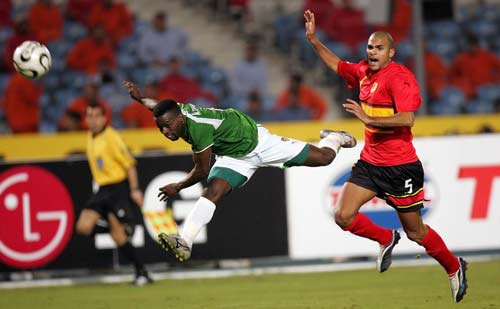 姆本扎：下赛季继续效力铁人，团结一心是实现中超的关键（姆本扎：下赛季将继续为铁人出战，团结一致是冲超关键）