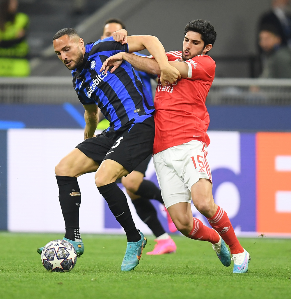 记者：罗马与马竞就拉斯帕多里展开谈判，迪巴拉赛季末或离队（记者：罗马正与马竞洽谈拉斯帕多里，迪巴拉或将于赛季末离队）