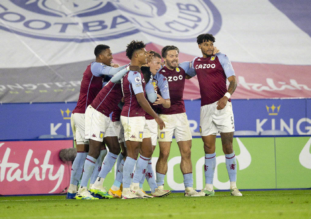 欧联比赛中一球员嘲讽对手鼻子形状，多名队友上前打抱不平