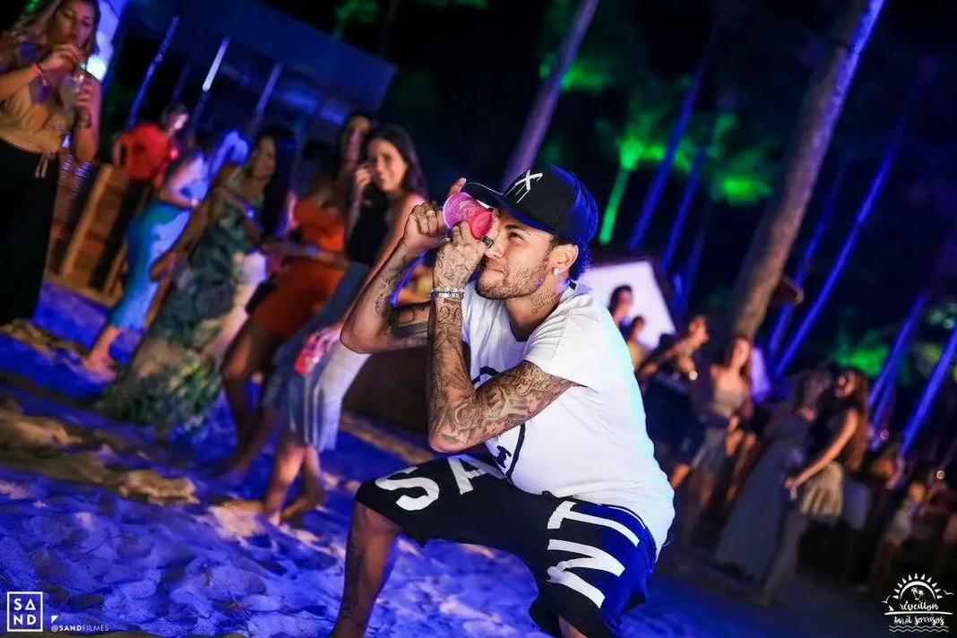 詹：现在的身体状态还不是很好；施洛特贝克整天说“废话”