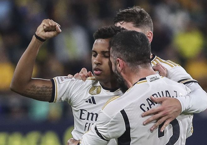 利物浦欲出售左后卫齐米卡斯，因其不愿离开安菲尔德，而其他球员面临竞争。