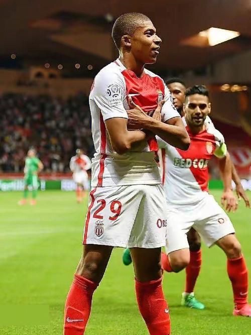 北青：邵佳一首期国足集训最早明年1月，将推进年轻化进程