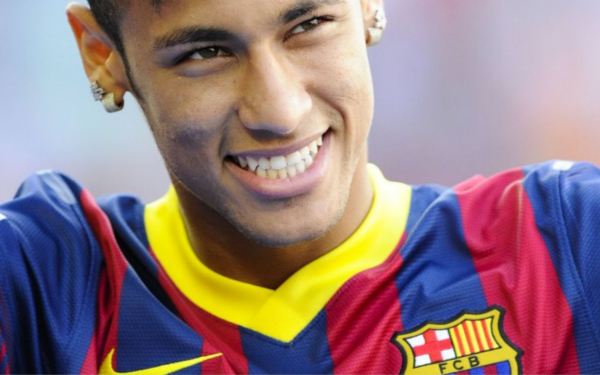 罗马诺：拜仁将与凯恩谈续约，现阶段谈论转会巴萨还为时过早（罗马诺：拜仁计划与凯恩商谈续约，目前讨论转会巴萨仍为时尚早）