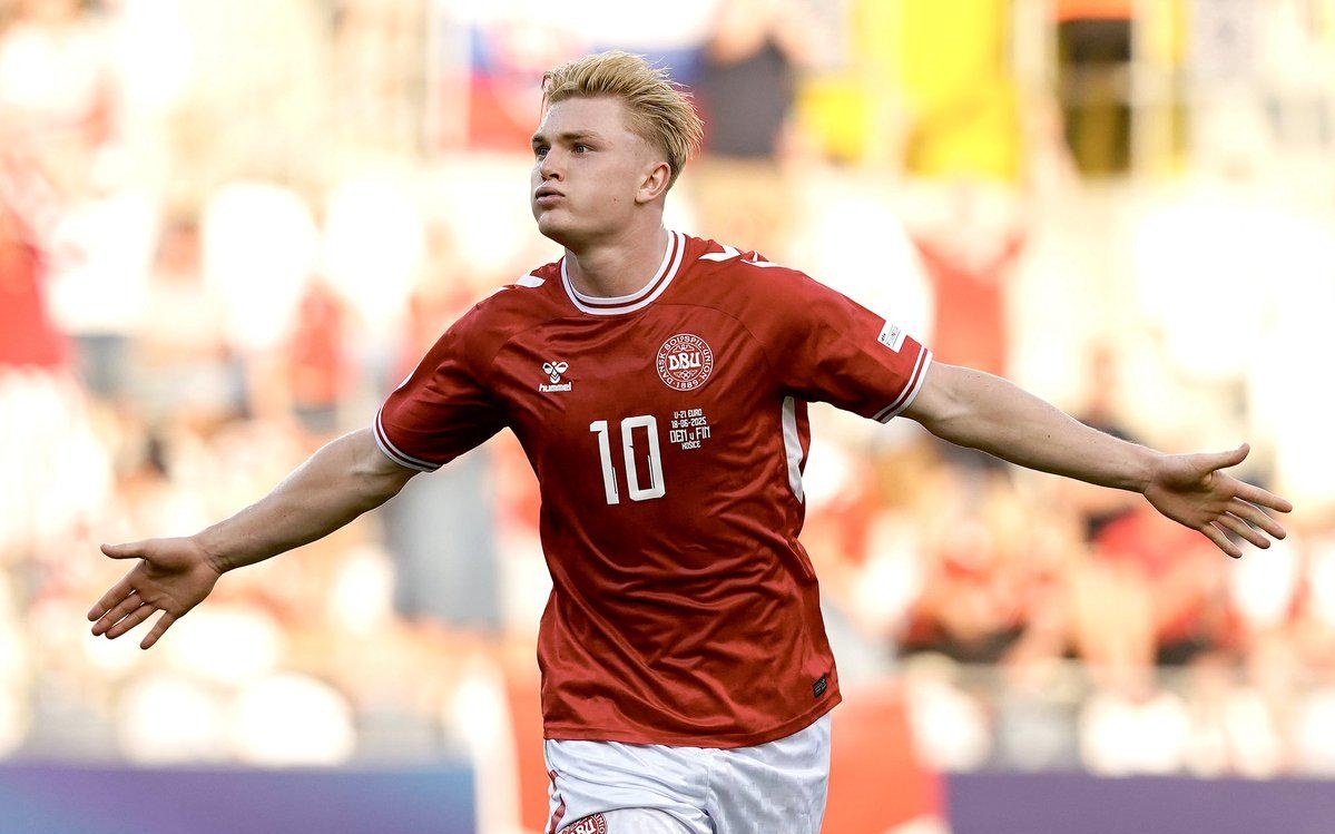 莱奥一剑封喉，AC米兰1-0复仇拉齐奥，登顶意甲积分榜坐山观虎斗（莱奥致命一击，AC米兰1-0雪耻拉齐奥登顶意甲，静观群雄争锋）