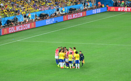 官方：纽卡斯尔联与17岁后卫埃皮亚签下职业合同