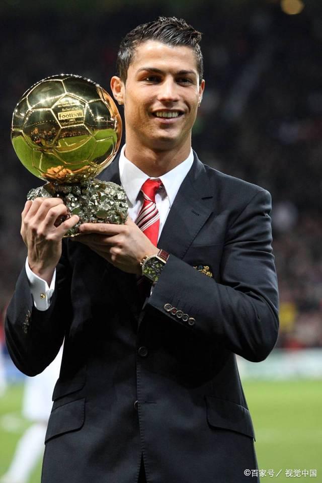 诺丁汉森林客战利物浦赛前，主帅戴奇携多名球员前往祭奠若塔（利物浦战前，诺丁汉森林主帅戴奇携多名球员悼念若塔）