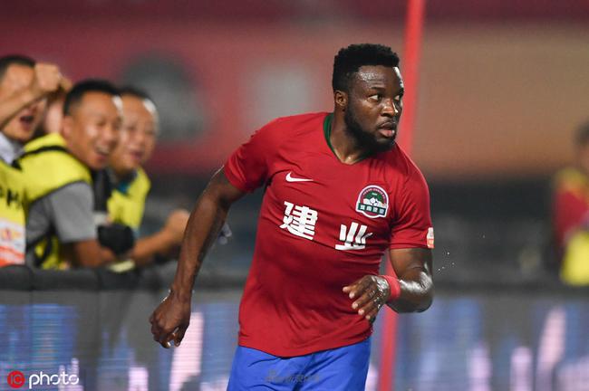 当地媒体：摩纳哥王子及其朋友欧冠赛后被加拉塔萨雷球迷袭击（当地媒体报道，欧冠赛后摩纳哥王子与友人遭加拉塔萨雷球迷袭击）