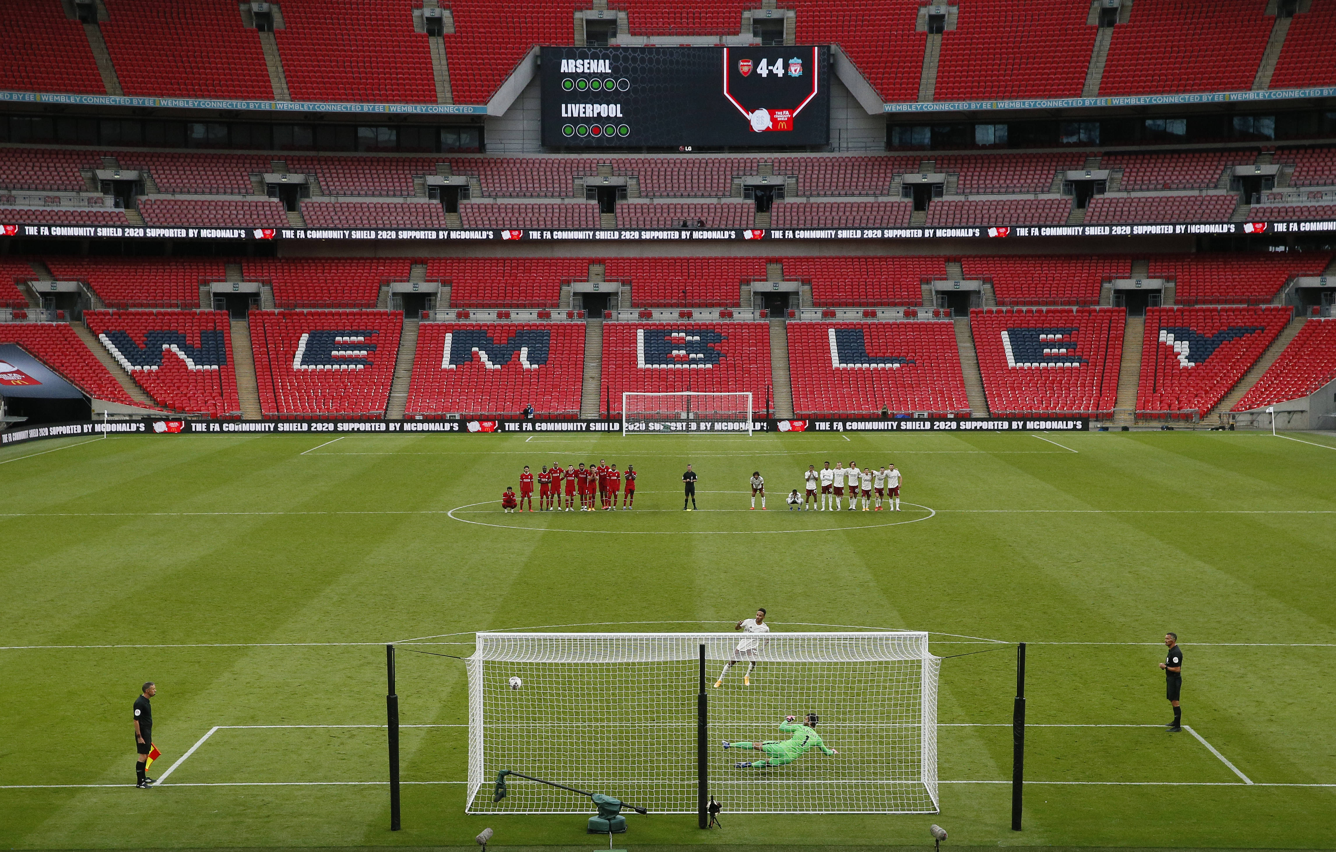 半场战报：迈阿密国际2-0纳什维尔，梅西双响