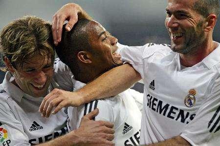 记者：多特为法比奥-席尔瓦提供了为期五年的合同